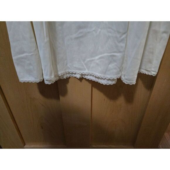 Vanity Fair Antron III Nylon Cream Slip Skirt Womens Medium - Picture 3 of 6